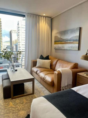 16onBree Apt with balcony and rooftop pool 1705